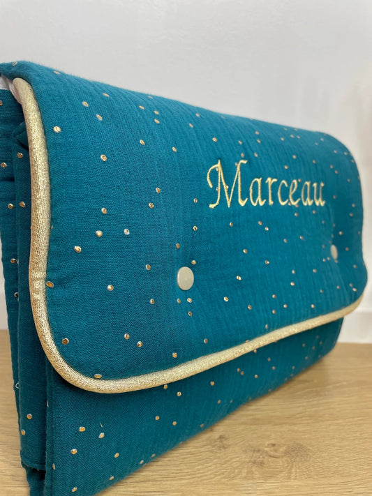 Tapis à langer nomade brodé