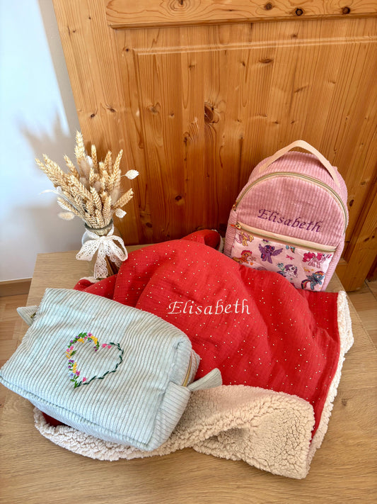 Cadeau de naissance personnalisé : pourquoi je ne propose pas de coffret naissance