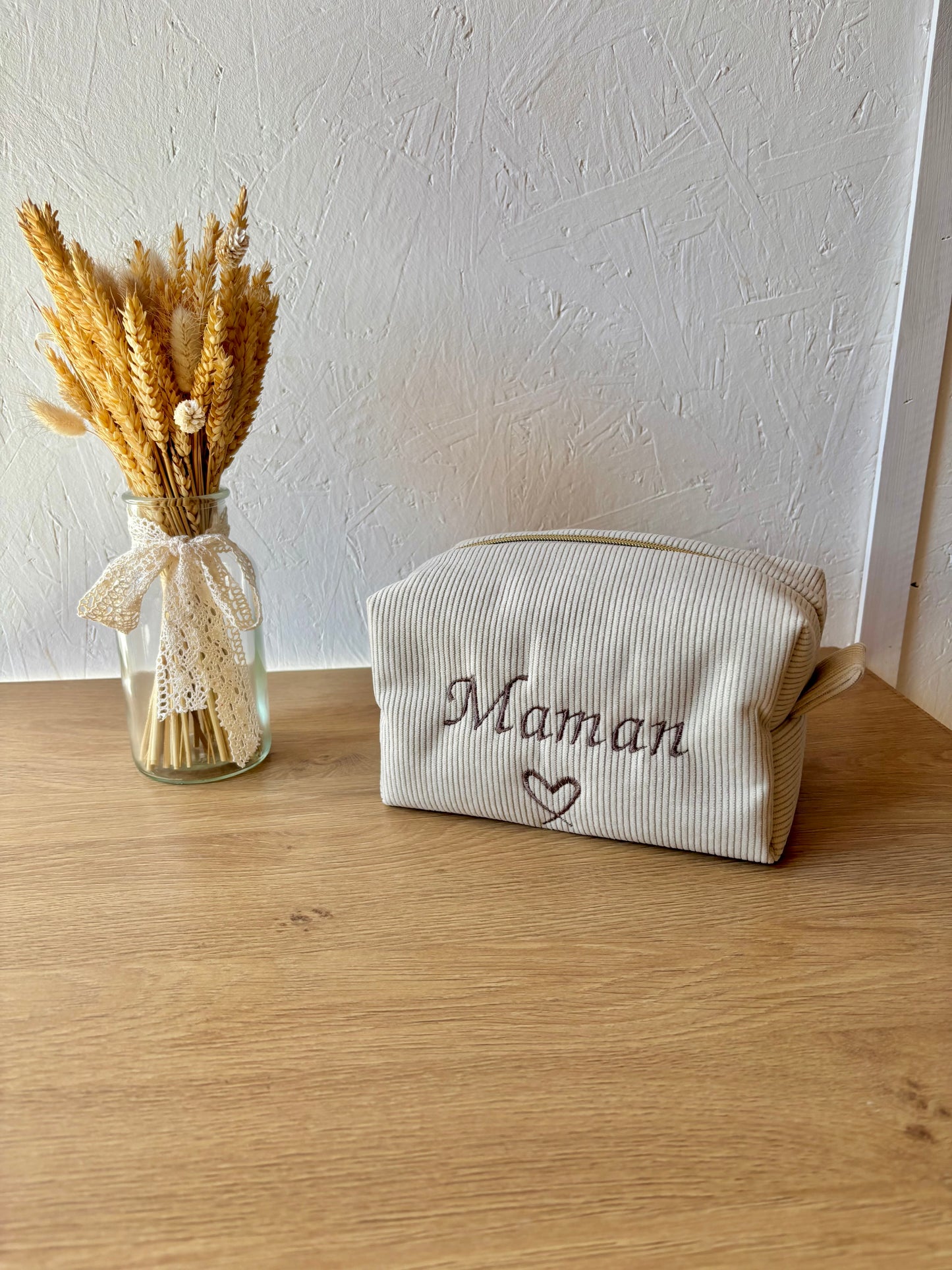 Trousse en velours brodée
