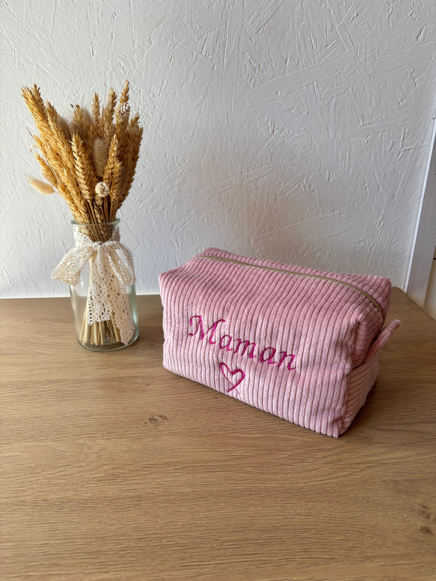 Trousse en velours brodée