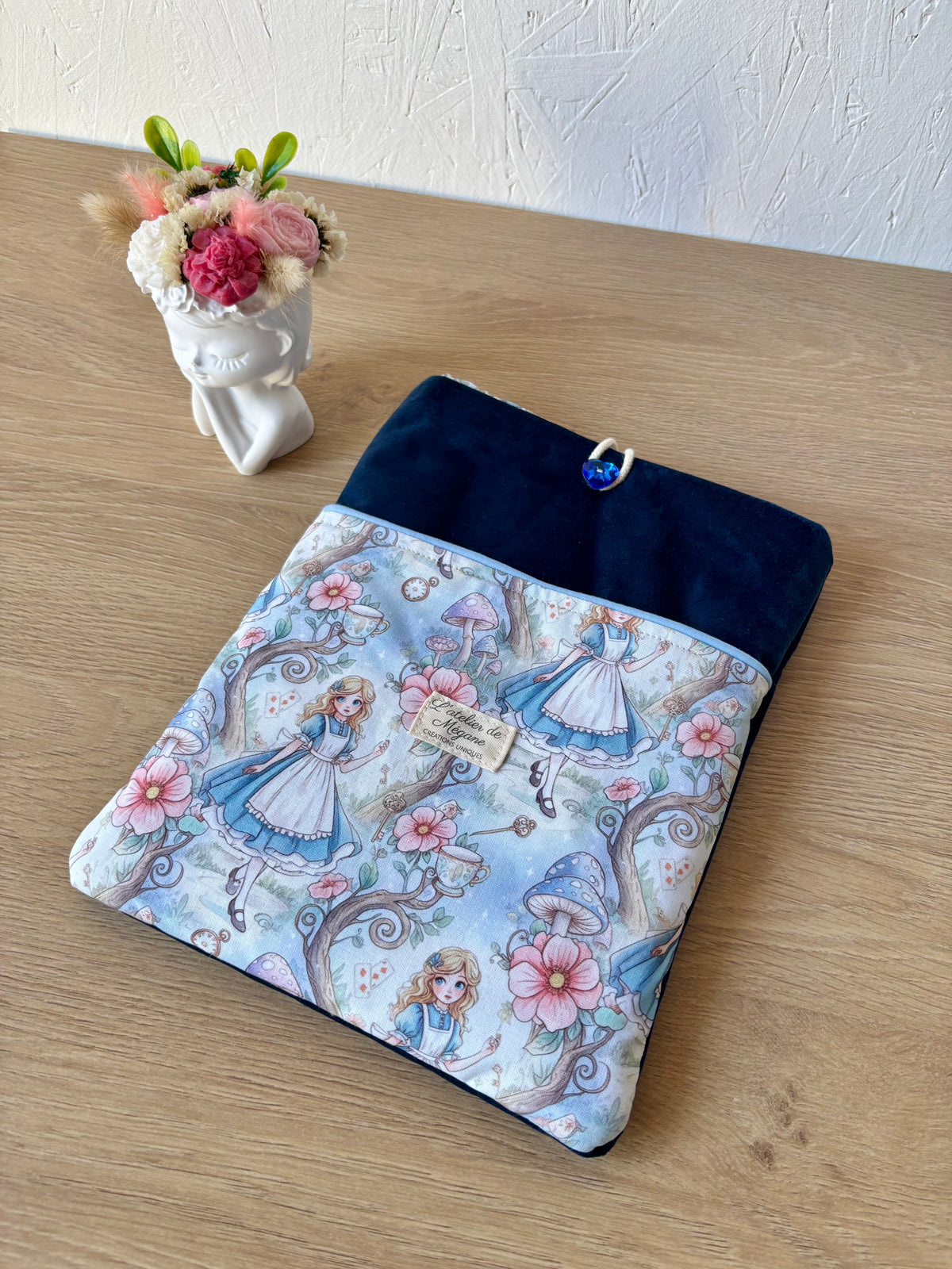 Pochette à livre édition Alice au pays des Merveilles