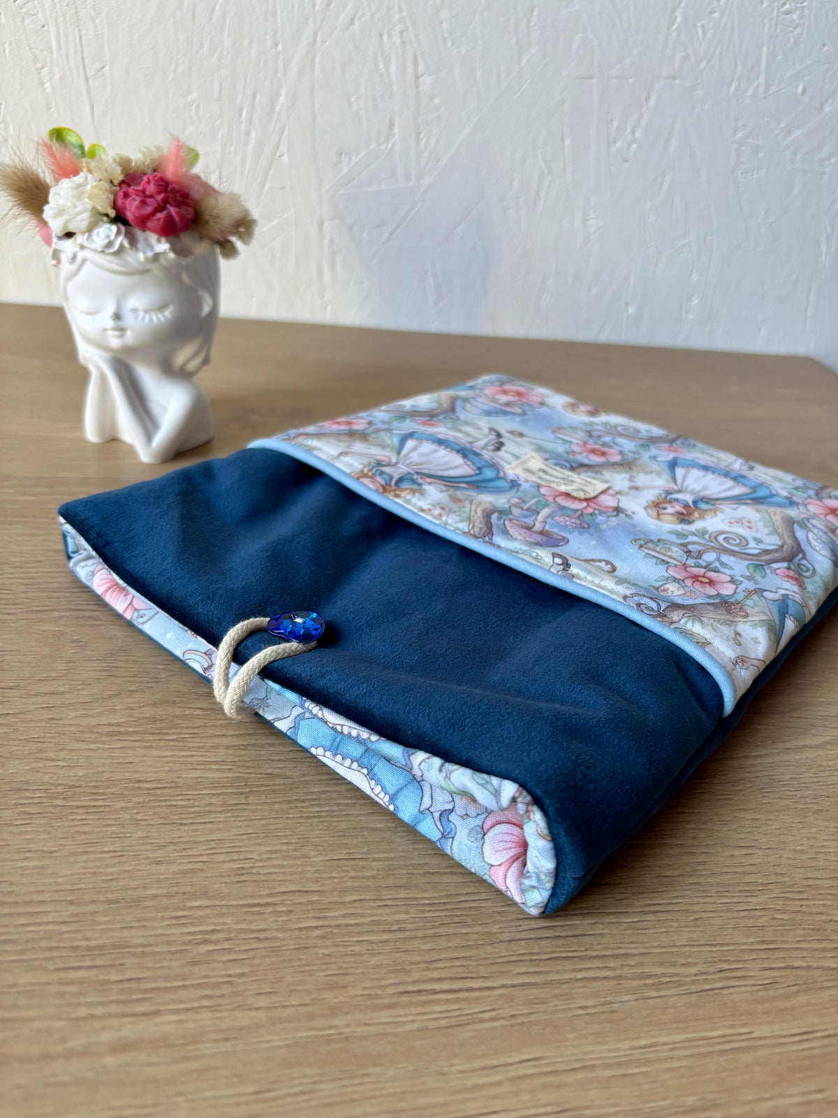 Pochette à livre édition Alice au pays des Merveilles