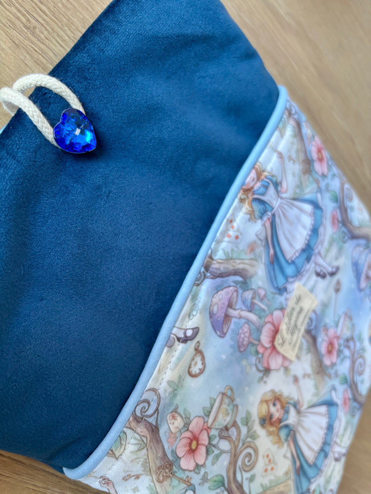 Pochette à livre édition Alice au pays des Merveilles