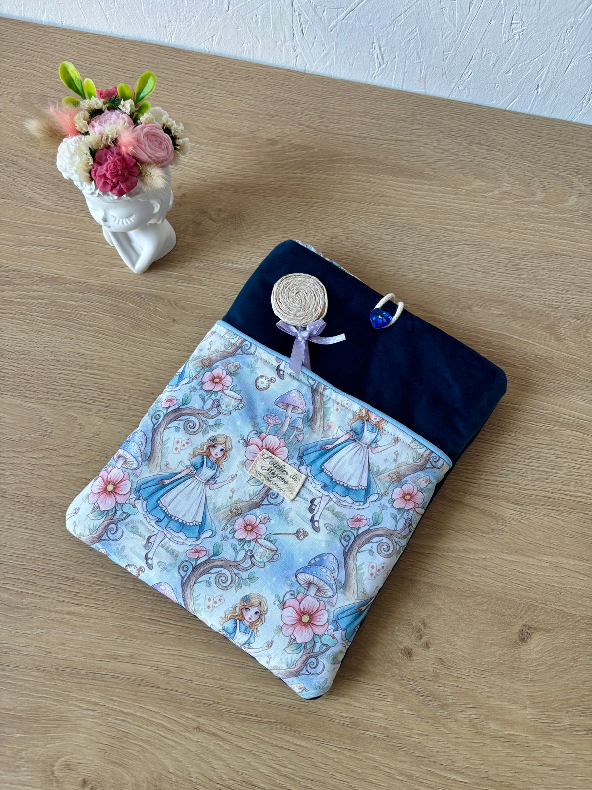 Pochette à livre édition Alice au pays des Merveilles