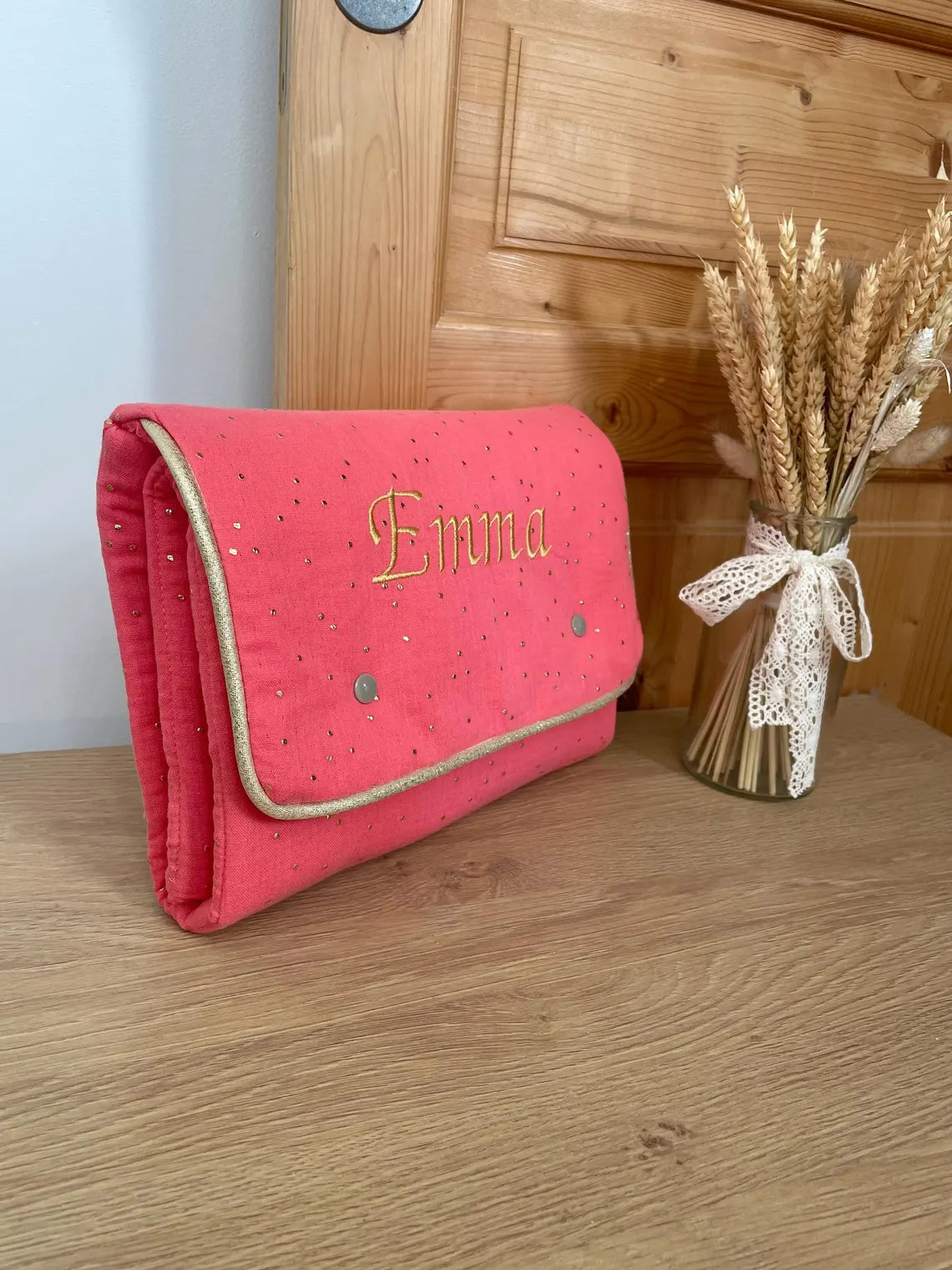 Tapis à langer nomade brodé